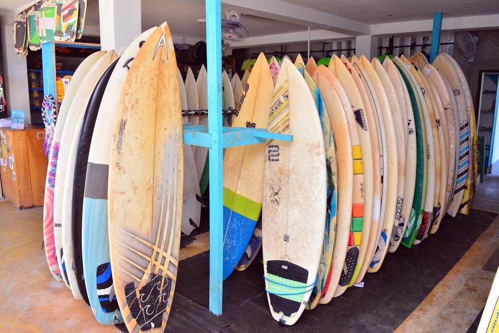 Готель Cheeky Monkey Surf Camp Велігама Екстер'єр фото