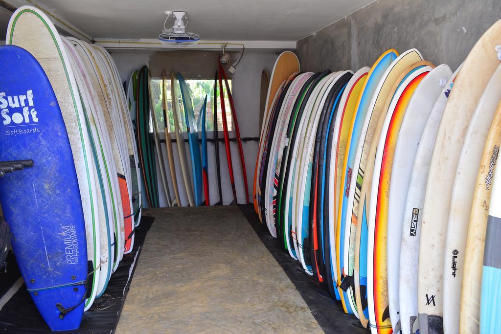 Готель Cheeky Monkey Surf Camp Велігама Екстер'єр фото