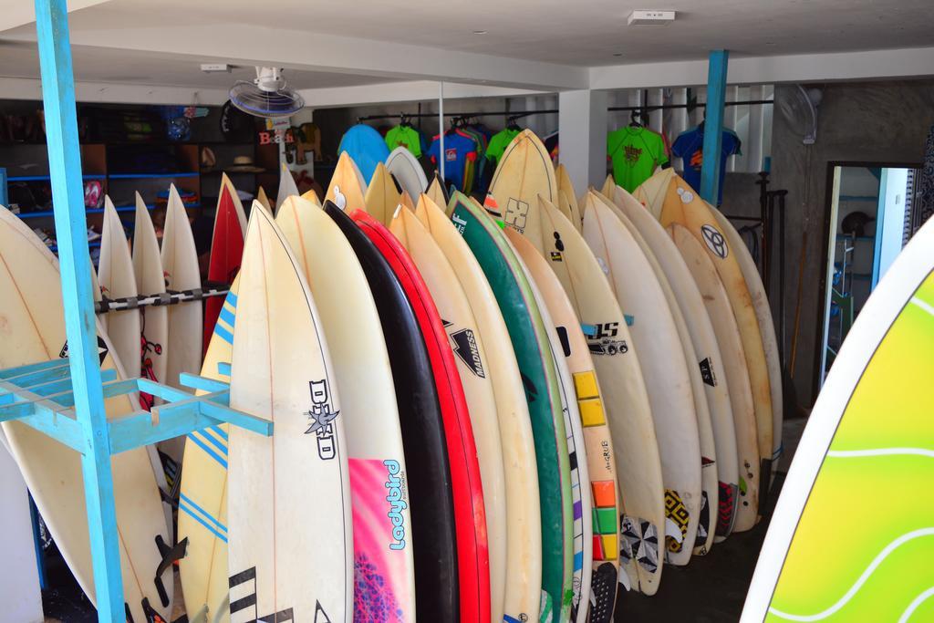 Готель Cheeky Monkey Surf Camp Велігама Екстер'єр фото