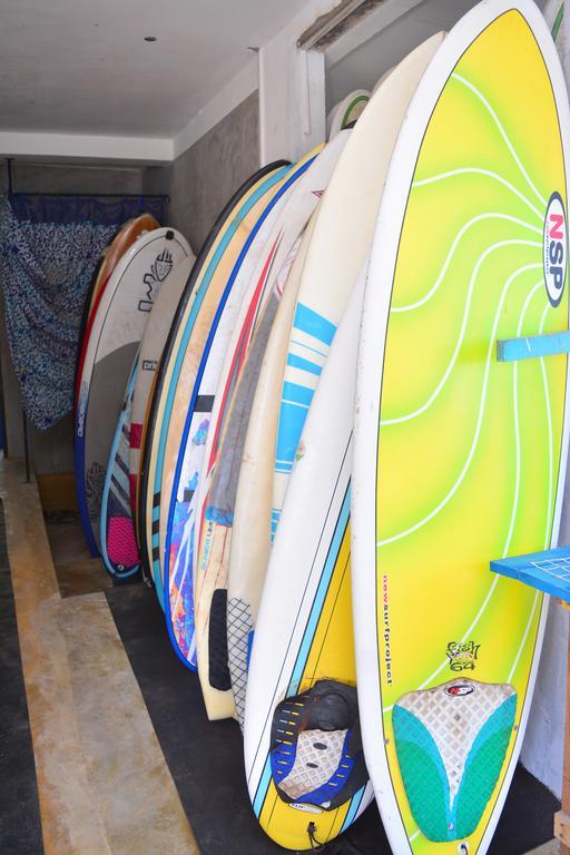 Готель Cheeky Monkey Surf Camp Велігама Екстер'єр фото