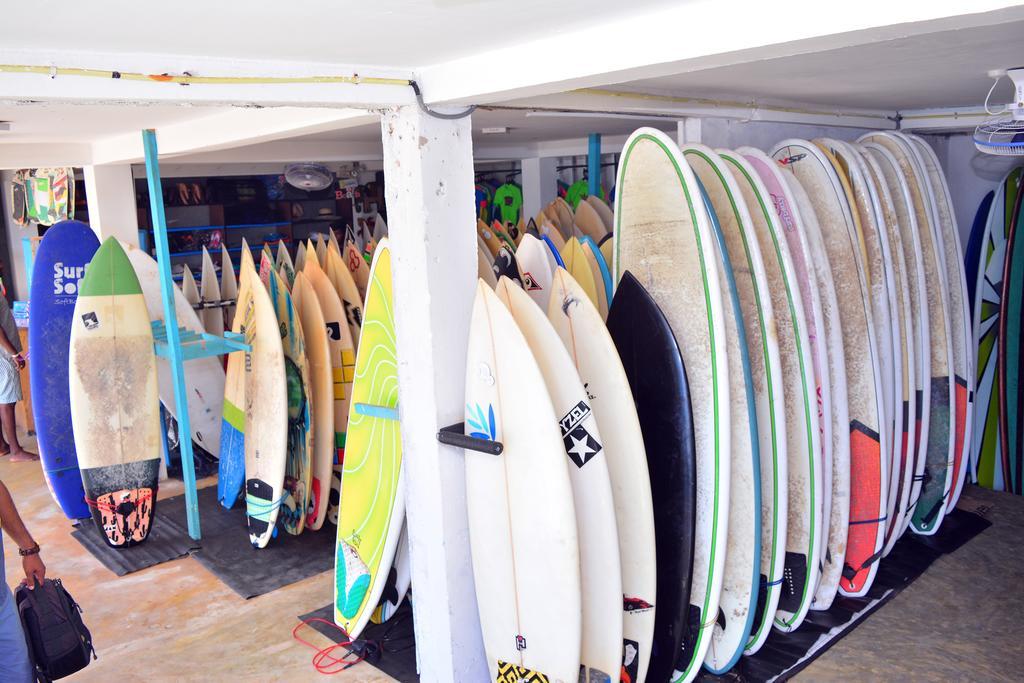 Готель Cheeky Monkey Surf Camp Велігама Екстер'єр фото