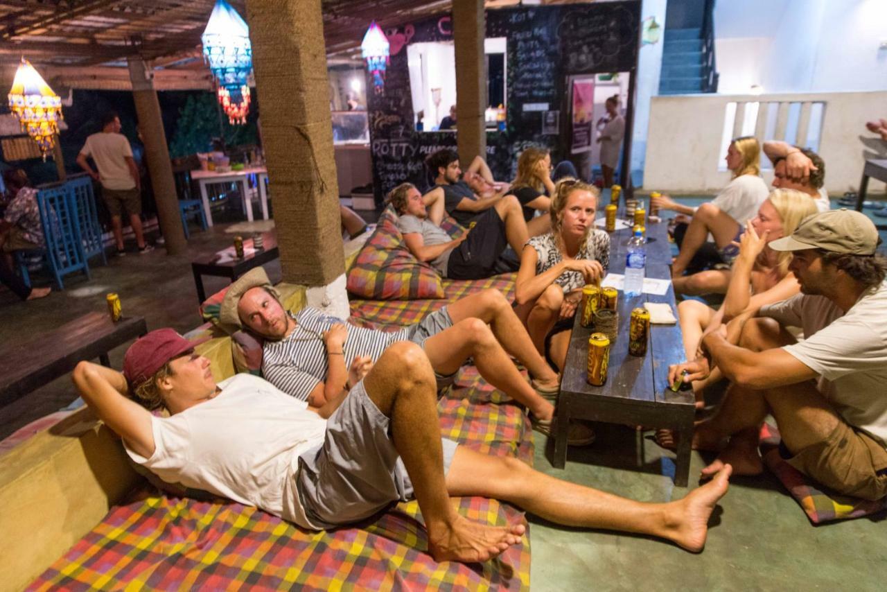 Готель Cheeky Monkey Surf Camp Велігама Екстер'єр фото