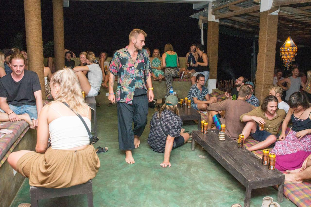 Готель Cheeky Monkey Surf Camp Велігама Екстер'єр фото